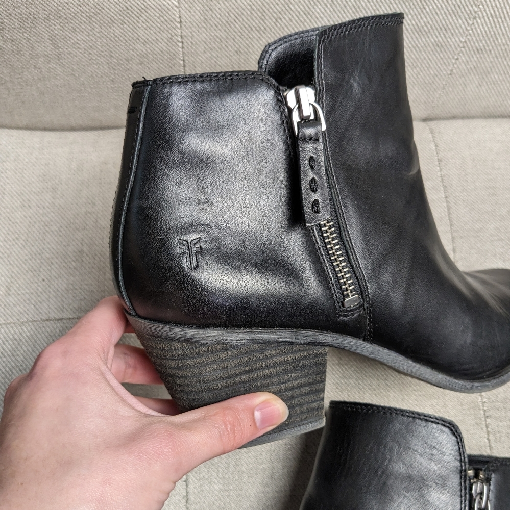 FRYE Judith Leather Black Pointed Toe Heeled Boots Ankle Booties Shoes Size 9 - Picture 3 of 13